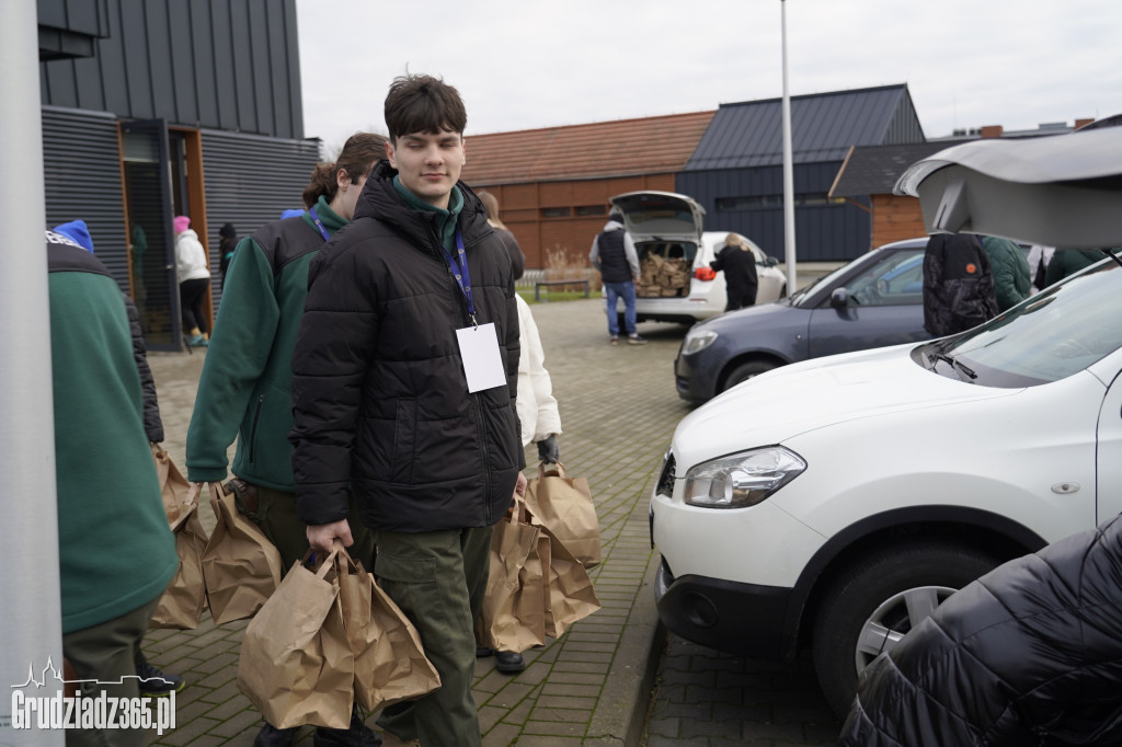 Grudziądz: Wolontariusze ruszają z paczkami dla seniorów!
