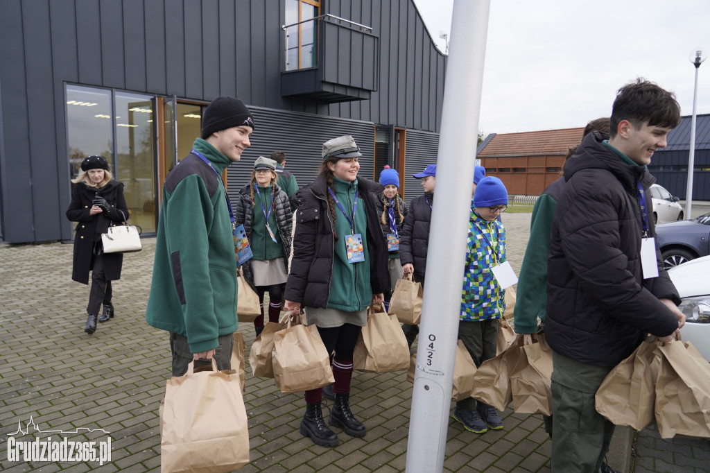 Grudziądz: Wolontariusze ruszają z paczkami dla seniorów!