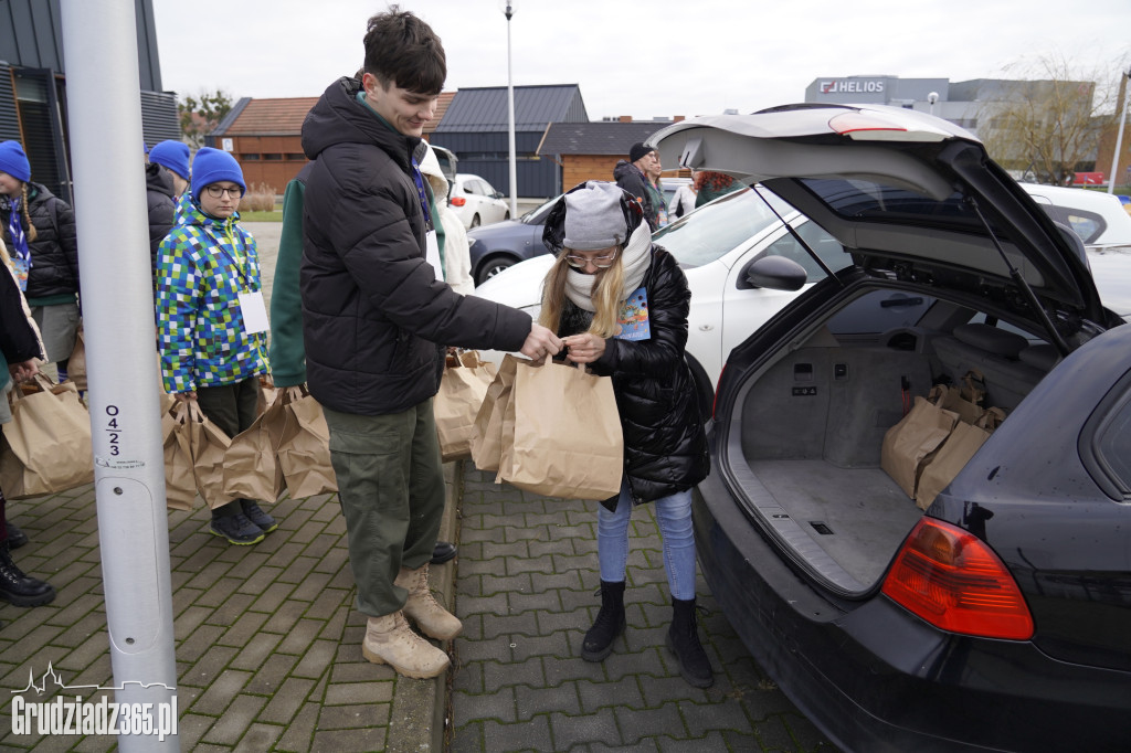 Grudziądz: Wolontariusze ruszają z paczkami dla seniorów!