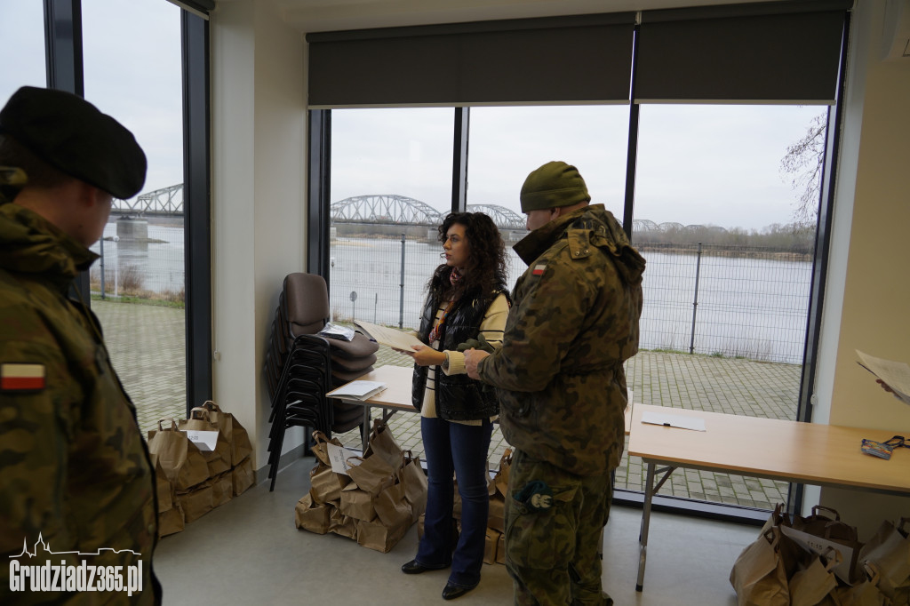 Grudziądz: Wolontariusze ruszają z paczkami dla seniorów!