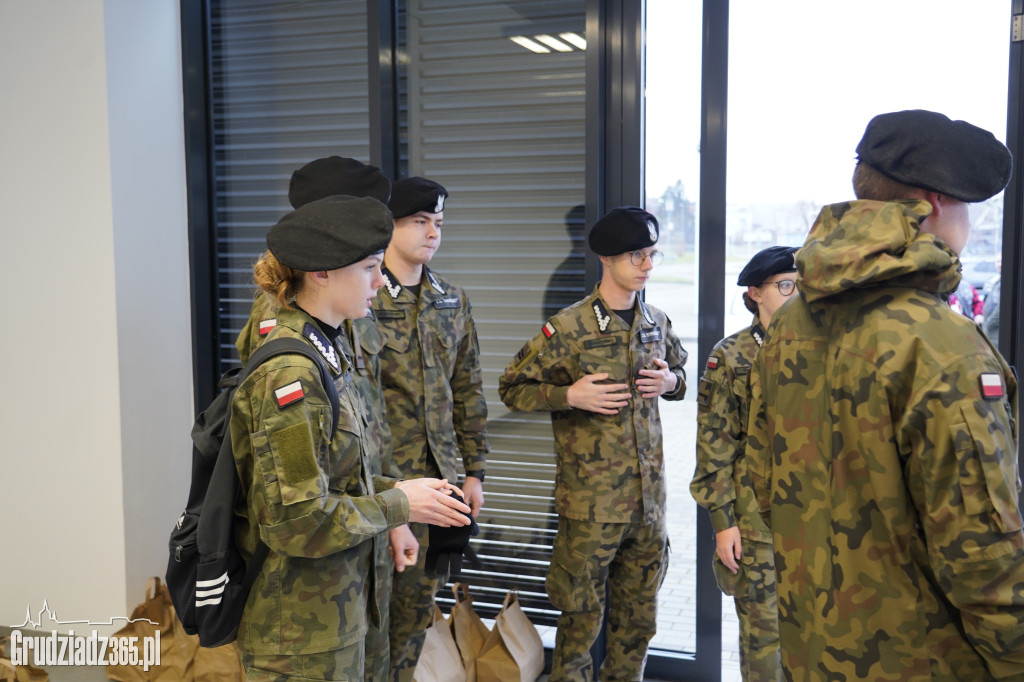 Grudziądz: Wolontariusze ruszają z paczkami dla seniorów!