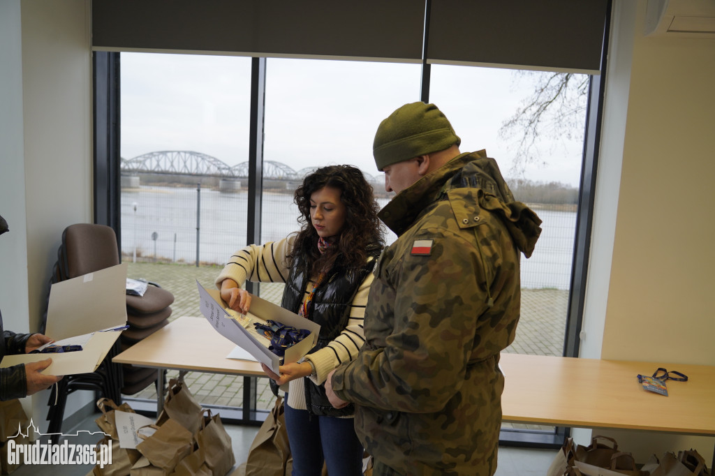 Grudziądz: Wolontariusze ruszają z paczkami dla seniorów!