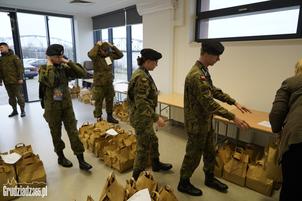 Grudziądz: Wolontariusze ruszają z paczkami dla seniorów!