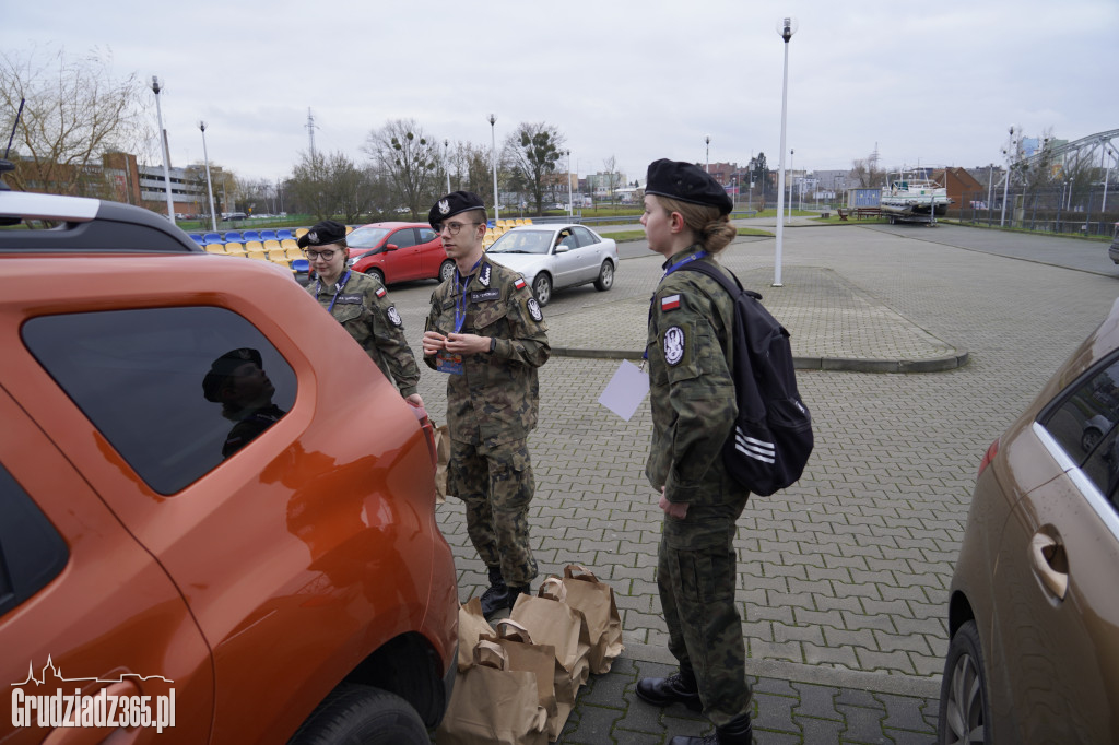 Grudziądz: Wolontariusze ruszają z paczkami dla seniorów!