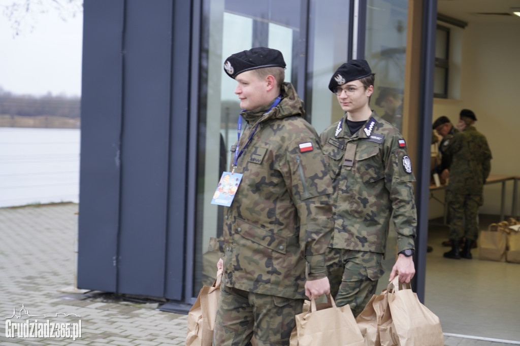 Grudziądz: Wolontariusze ruszają z paczkami dla seniorów!
