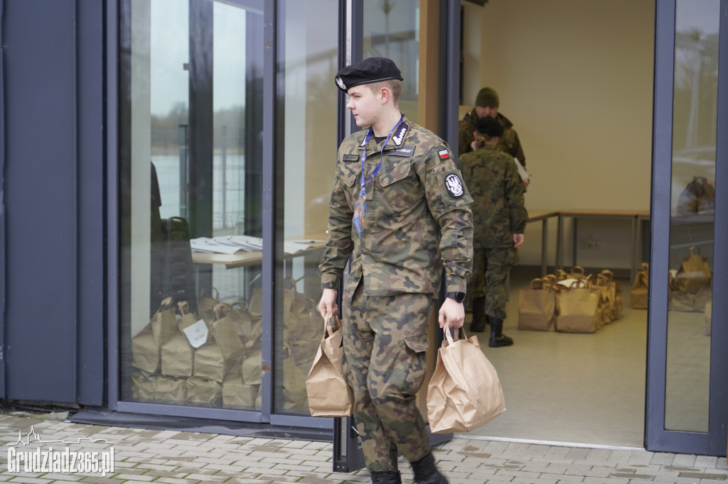 Grudziądz: Wolontariusze ruszają z paczkami dla seniorów!