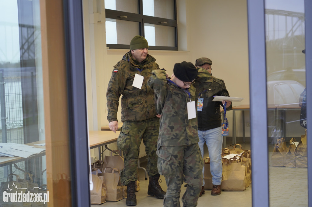 Grudziądz: Wolontariusze ruszają z paczkami dla seniorów!