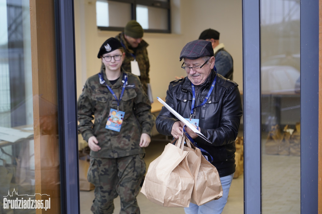 Grudziądz: Wolontariusze ruszają z paczkami dla seniorów!