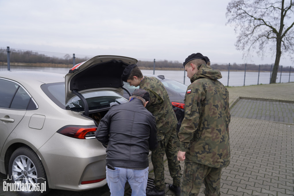 Grudziądz: Wolontariusze ruszają z paczkami dla seniorów!