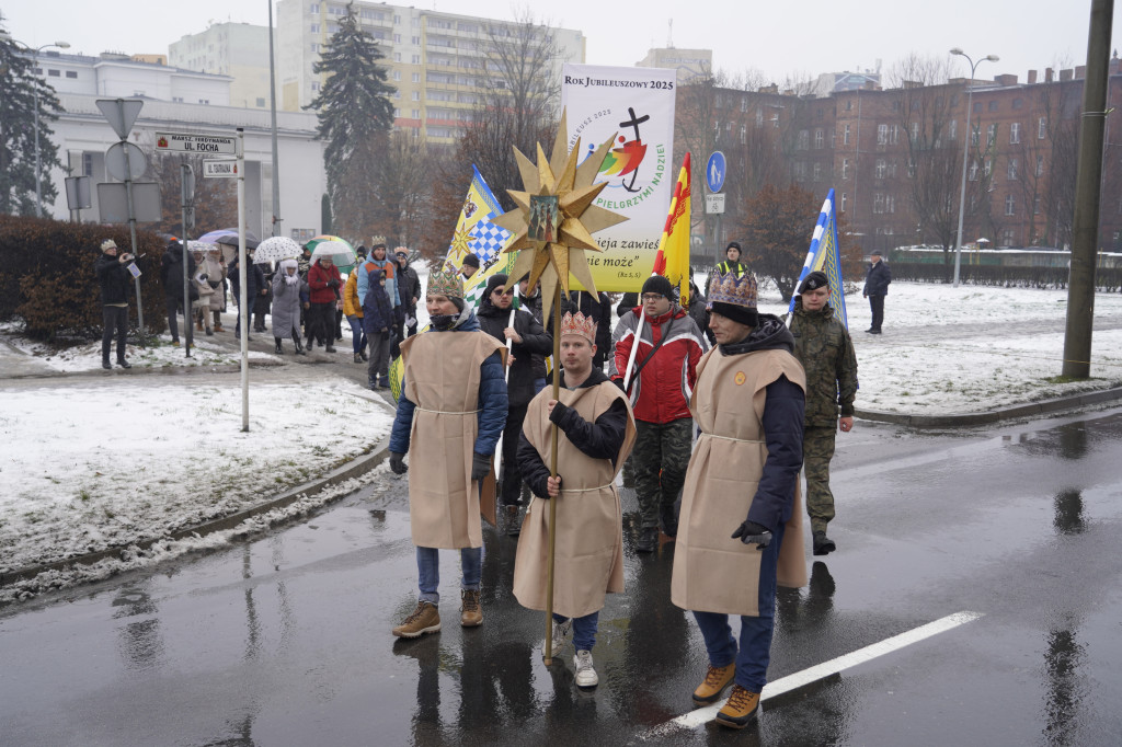 Ulicami Grudziądza po raz jedenasty przemaszerował Orszak Trzech Króli