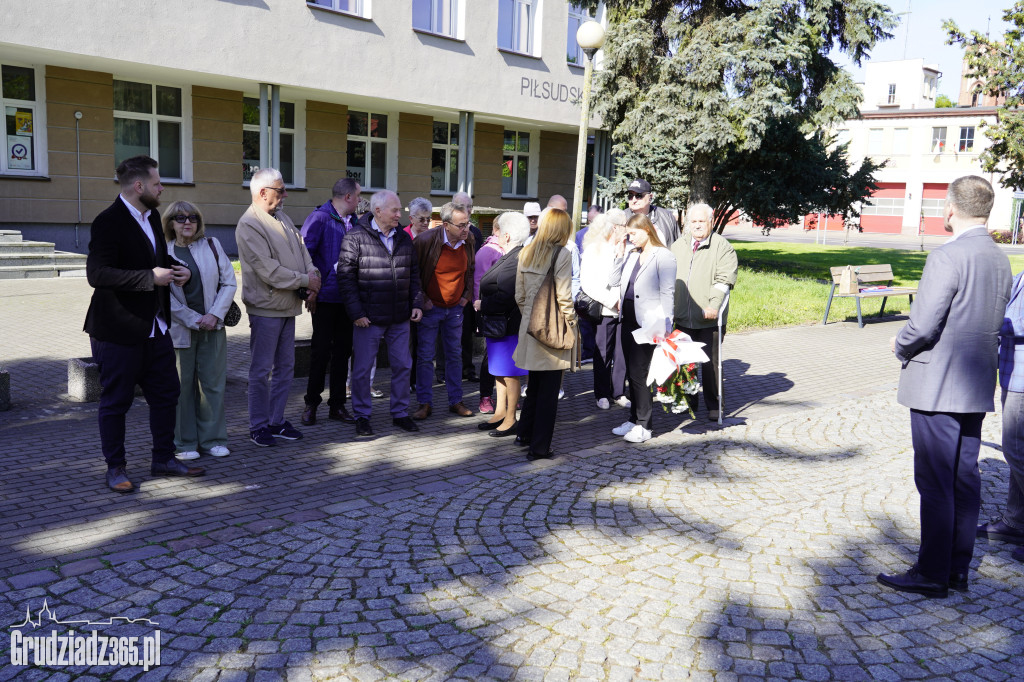 Grudziądz Pamięta o Ludziach Pracy. Skromne Obchody 1 Maja przy Pomniku Pomordowanych