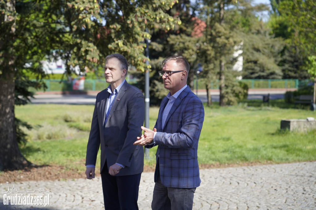 Grudziądz Pamięta o Ludziach Pracy. Skromne Obchody 1 Maja przy Pomniku Pomordowanych
