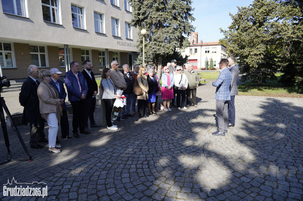 Grudziądz Pamięta o Ludziach Pracy. Skromne Obchody 1 Maja przy Pomniku Pomordowanych
