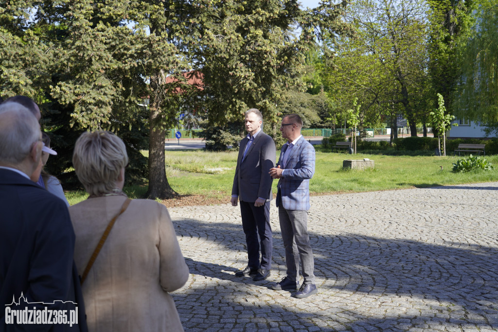 Grudziądz Pamięta o Ludziach Pracy. Skromne Obchody 1 Maja przy Pomniku Pomordowanych