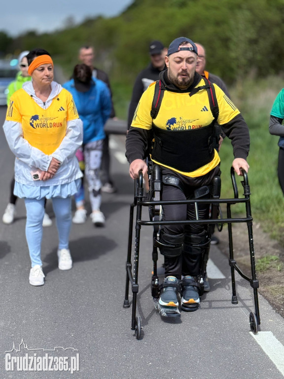 Grudziądz pobiegł dla Wings for Life! Niezwykły wyczyn Dawida w egzoszkielecie