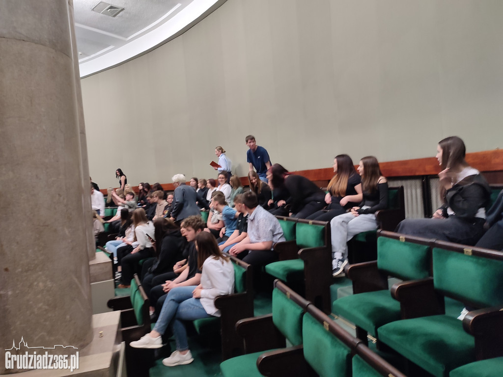 Młodzi Grudziądzanie z OHP za kulisami Wielkiej Polityki! Wizyta w Sejmie na Zaproszenie posła Piotra Kowala