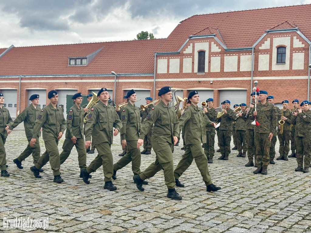 Służyć wiernie Rzeczypospolitej Polskiej – uroczyste ślubowanie kadetów z Grudziądza