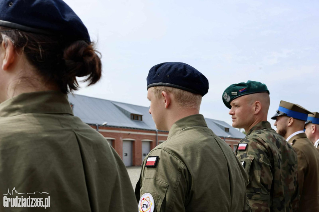 Służyć wiernie Rzeczypospolitej Polskiej – uroczyste ślubowanie kadetów z Grudziądza