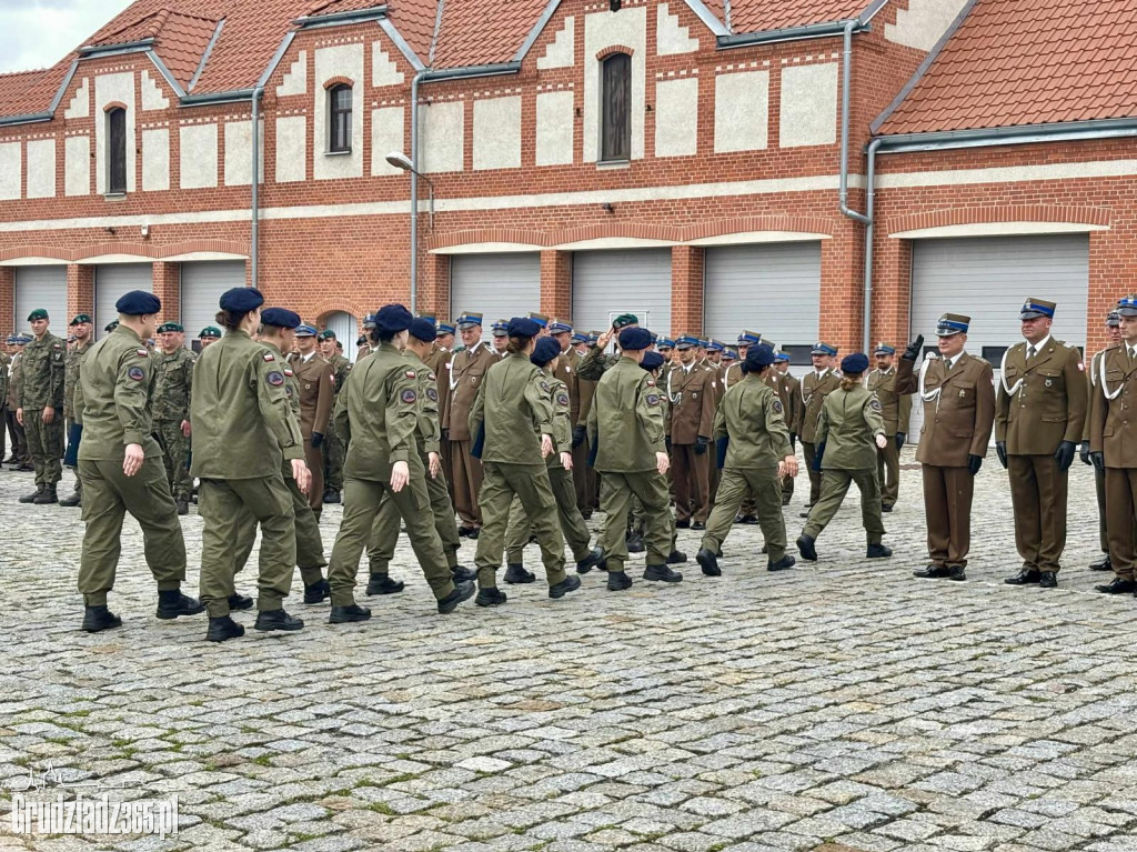 Służyć wiernie Rzeczypospolitej Polskiej – uroczyste ślubowanie kadetów z Grudziądza