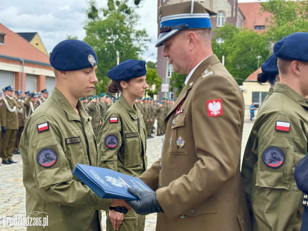 Służyć wiernie Rzeczypospolitej Polskiej – uroczyste ślubowanie kadetów z Grudziądza