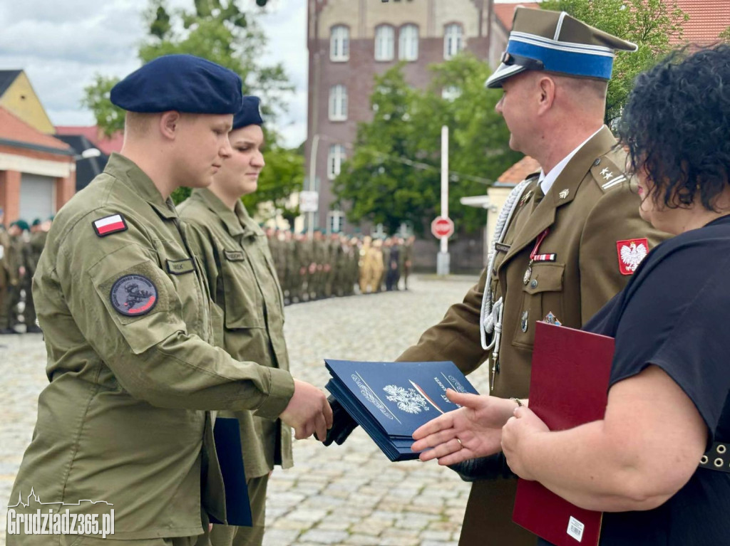 Służyć wiernie Rzeczypospolitej Polskiej – uroczyste ślubowanie kadetów z Grudziądza