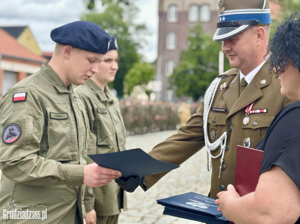 Służyć wiernie Rzeczypospolitej Polskiej – uroczyste ślubowanie kadetów z Grudziądza
