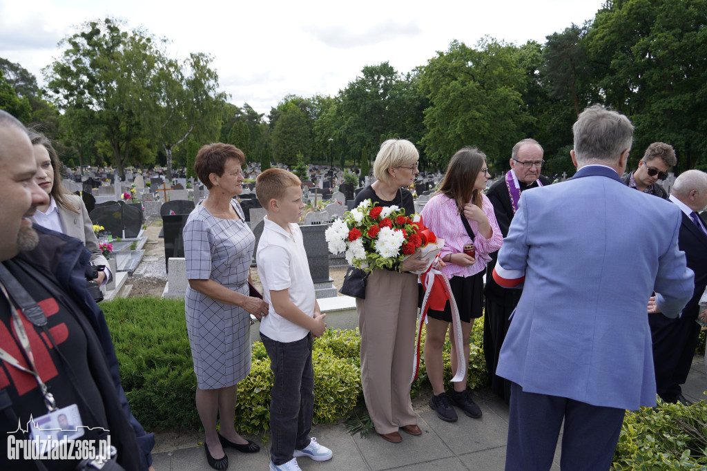 Uroczyste odsłonięcie tablicy pamiątkowej poświęcone Irenie Szydłowskiej