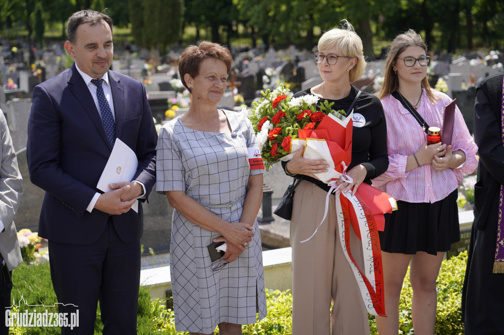 Uroczyste odsłonięcie tablicy pamiątkowej poświęcone Irenie Szydłowskiej