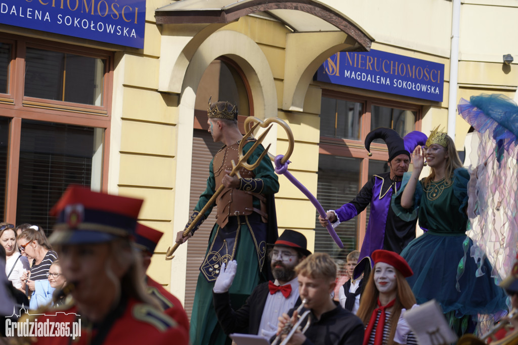 Jarmark Spichrzowy w Grudziądzu - przemarsz mieszkańców na Rynek
