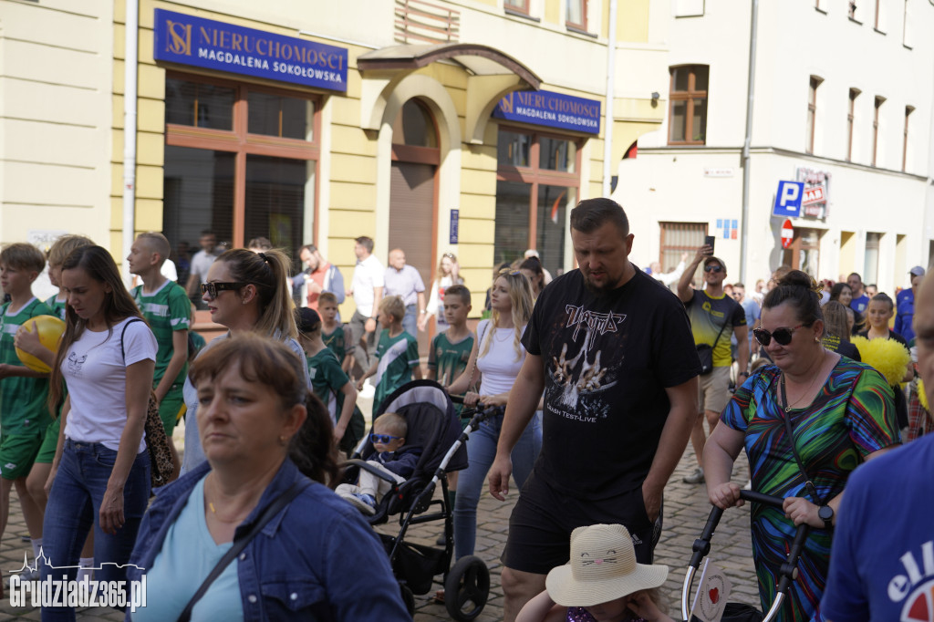 Jarmark Spichrzowy w Grudziądzu - przemarsz mieszkańców na Rynek