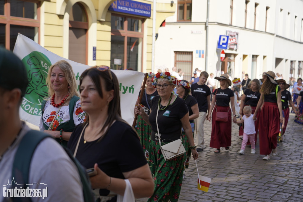 Jarmark Spichrzowy w Grudziądzu - przemarsz mieszkańców na Rynek
