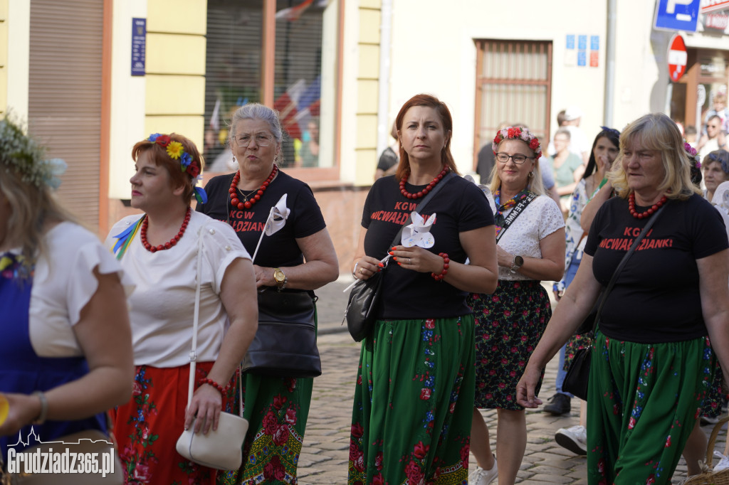 Jarmark Spichrzowy w Grudziądzu - przemarsz mieszkańców na Rynek