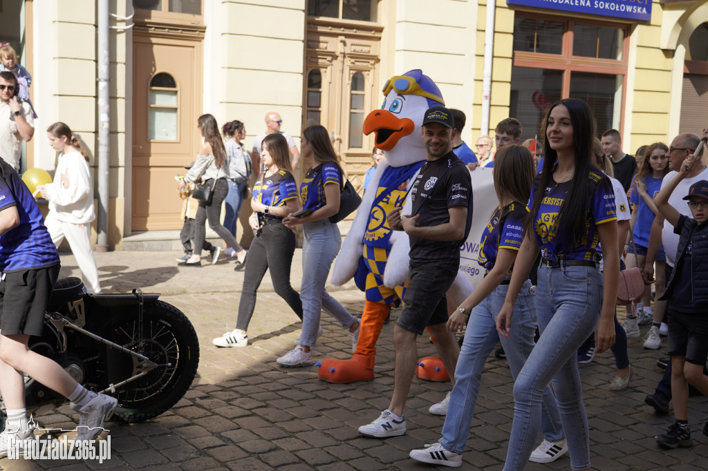 Jarmark Spichrzowy w Grudziądzu - przemarsz mieszkańców na Rynek