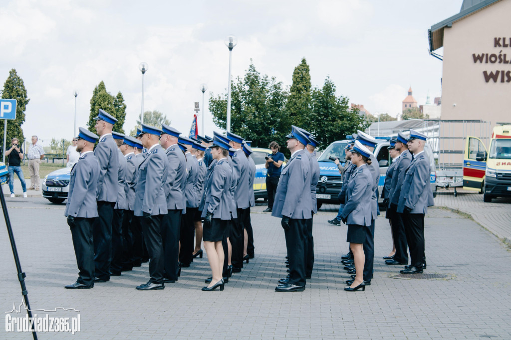 Święto Policji w Grudziądzu: Awanse, odznaczenia i podziękowania w marinie