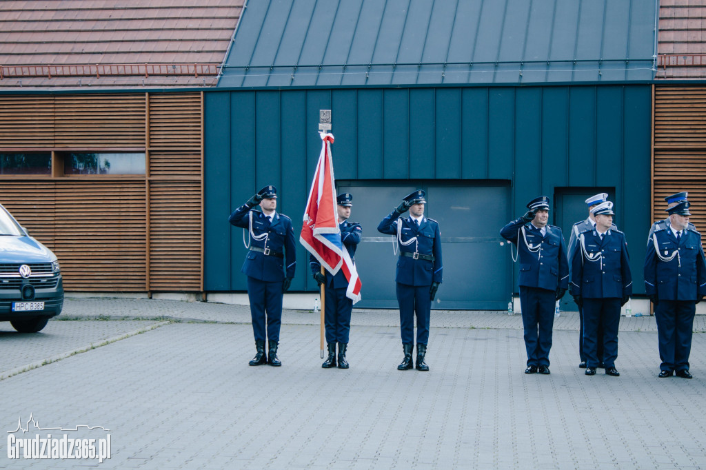 Święto Policji w Grudziądzu: Awanse, odznaczenia i podziękowania w marinie