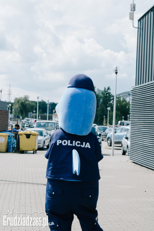 Święto Policji w Grudziądzu: Awanse, odznaczenia i podziękowania w marinie