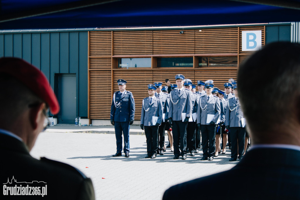 Święto Policji w Grudziądzu: Awanse, odznaczenia i podziękowania w marinie