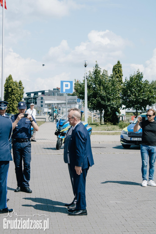 Święto Policji w Grudziądzu: Awanse, odznaczenia i podziękowania w marinie