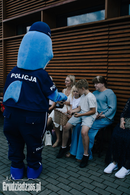 Święto Policji w Grudziądzu: Awanse, odznaczenia i podziękowania w marinie