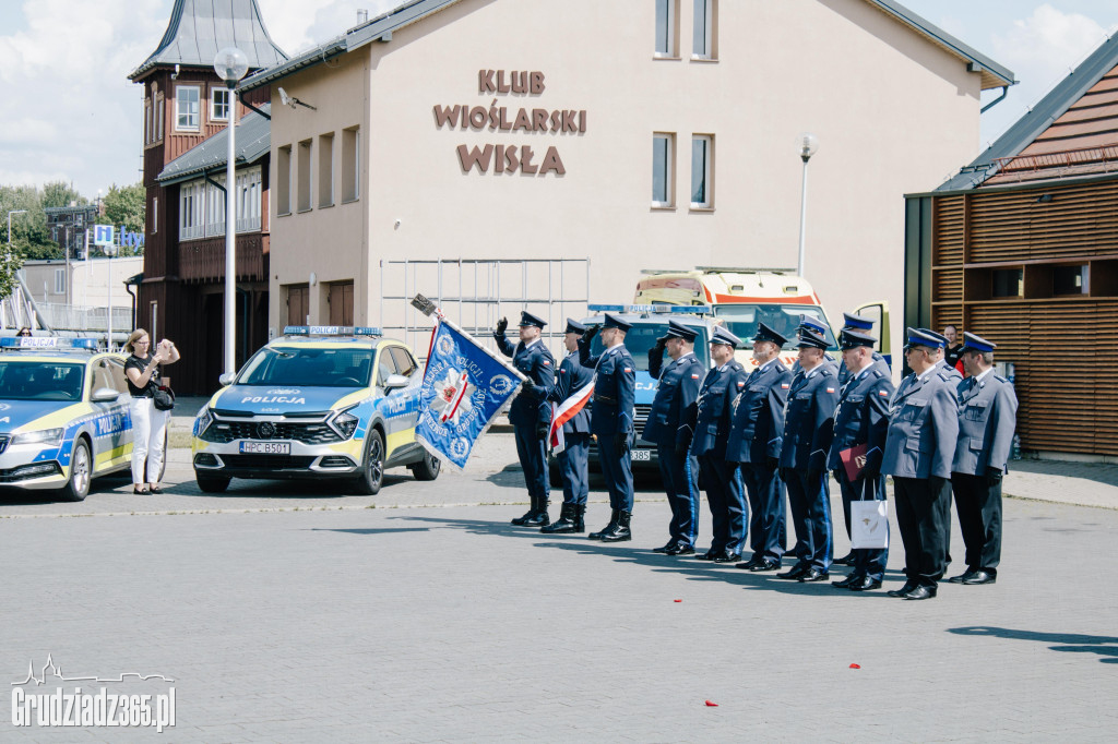 Święto Policji w Grudziądzu: Awanse, odznaczenia i podziękowania w marinie