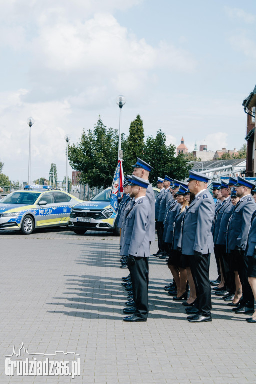Święto Policji w Grudziądzu: Awanse, odznaczenia i podziękowania w marinie