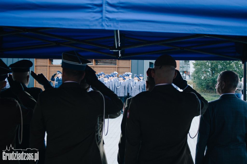 Święto Policji w Grudziądzu: Awanse, odznaczenia i podziękowania w marinie