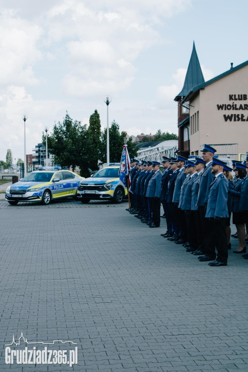 Święto Policji w Grudziądzu: Awanse, odznaczenia i podziękowania w marinie