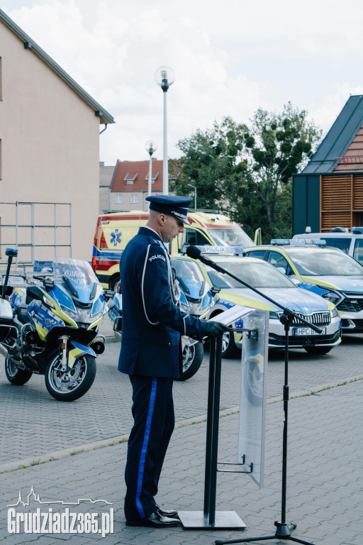 Święto Policji w Grudziądzu: Awanse, odznaczenia i podziękowania w marinie