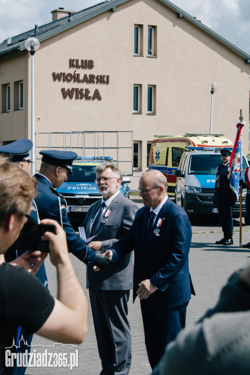 Święto Policji w Grudziądzu: Awanse, odznaczenia i podziękowania w marinie