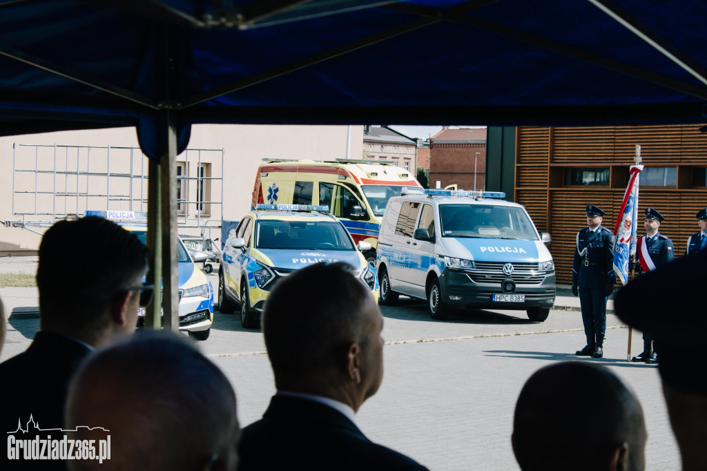 Święto Policji w Grudziądzu: Awanse, odznaczenia i podziękowania w marinie