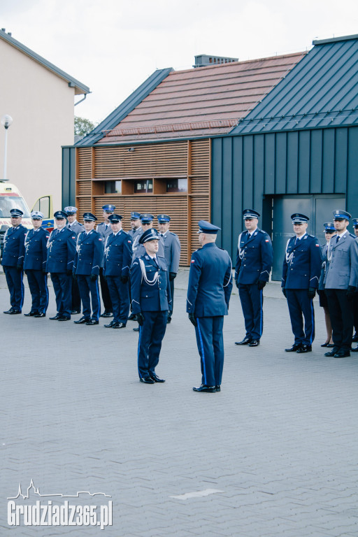 Święto Policji w Grudziądzu: Awanse, odznaczenia i podziękowania w marinie
