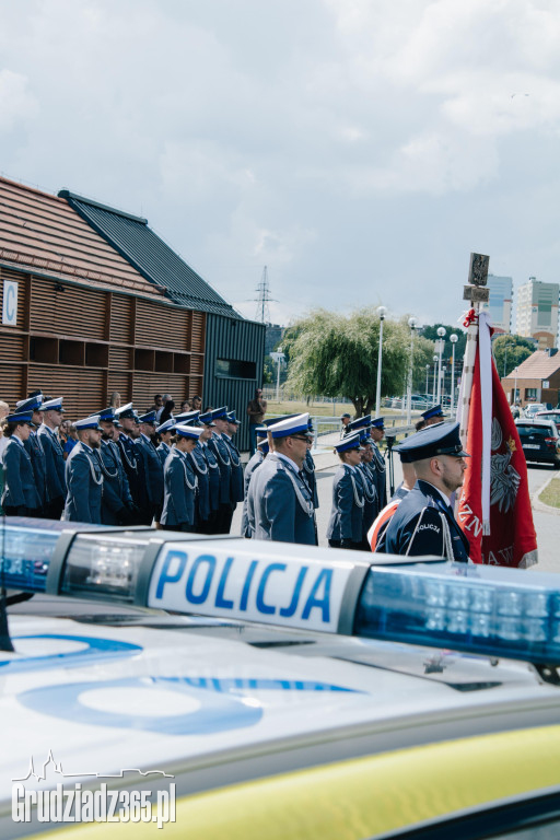 Święto Policji w Grudziądzu: Awanse, odznaczenia i podziękowania w marinie