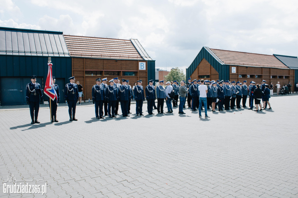 Święto Policji w Grudziądzu: Awanse, odznaczenia i podziękowania w marinie