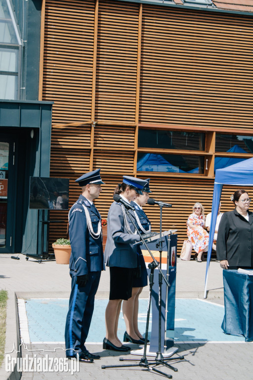 Święto Policji w Grudziądzu: Awanse, odznaczenia i podziękowania w marinie